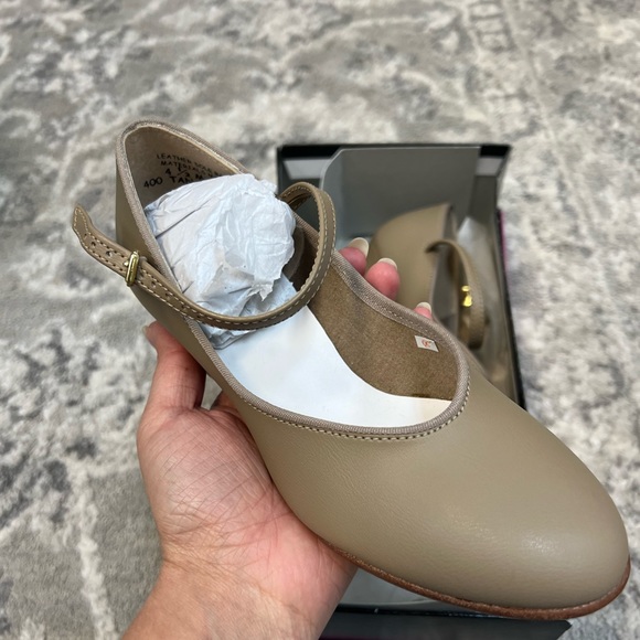 NEW! Balera Character Shoes, size 4.5 M, tan - Picture 6 of 8